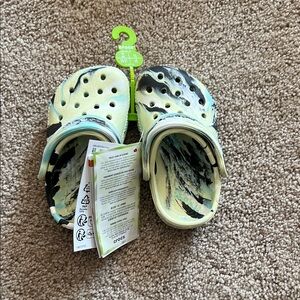NWT Walker Crocs